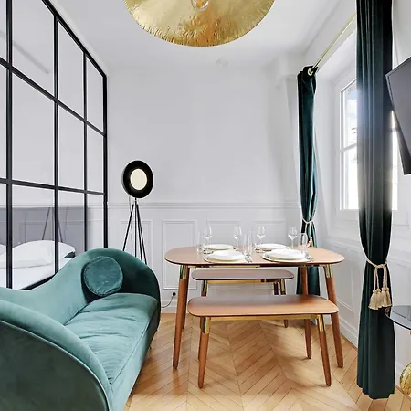 Pretty 2p - Ternes St Honore Apartment