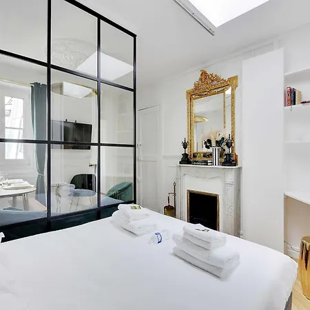 Apartment Pretty 2p - Ternes St Honore Paris